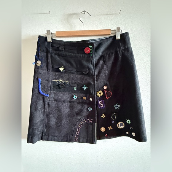 Desigual Black Skirt with embroidered detailing and appliqué - super unique! - Picture 1 of 10
